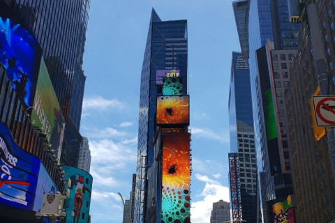 Christie Spyder X80 управляет контентом на 100-метровой LED видеостене на здании One Times Square